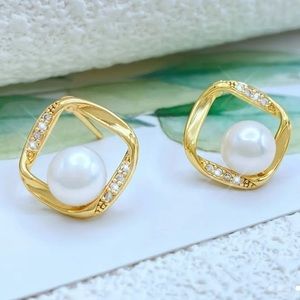 Gorgeous 14k Gold Pearl Earrings